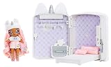 Na! Na! Na! Surprise 3-in-1 Backpack Bedroom Einhorn Spielset mit Modepuppe Whitney Sparkles und flauschigem Pink Unicorn-Rucksack, Schrank mit Kissen & Decke - Ideal für Kinder ab 4 Jahren