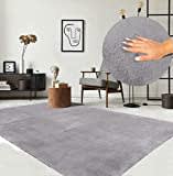 the carpet Relax Moderner Flauschiger Kurzflor Teppich, Anti-Rutsch Unterseite, Waschbar bis 30 Grad, Super Soft, Felloptik, Grau, 80 x 150 cm