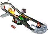 DISNEY Pixar Cars Piston Cup Action - Interaktives Rennstrecken Spielset, Beschleuniger, Boxengassen, Siegerpodest, Lightning McQueen Fahrzeug, für Kinder ab 4 Jahren, HPD81