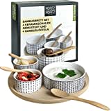 Moritz & Moritz 4x Weiße Dipschalen Set mit Brett Holz - Dip Schälchen für Snacks - Snack Schalen Set Keramik - Dip Schalen Set - Kleine Schüsseln als Saucenschälchen, Snackschalen, Dessertschalen